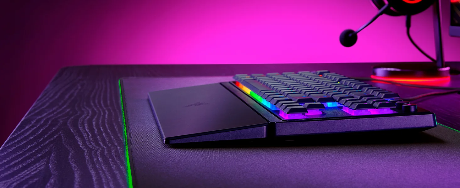 كيبورد ألعاب Razer Ornata V3 TKL منخفض الارتفاع بمفاتيح Mecha-Membrane وإضاءة RGB - Thumbnail 12