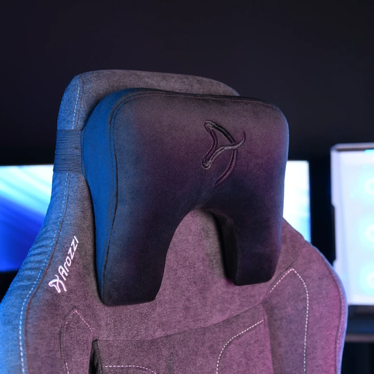وسادة رقبة Arozzi Neck Pillow مريحة من إسفنج الذاكرة للرأس والرقبة، مخملية سوداء - Image 2