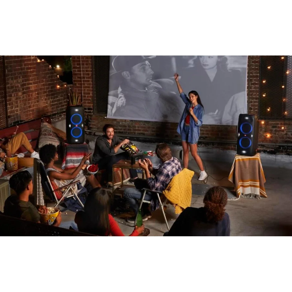 JBL PBM100 Wired Dynamic Vocal Microphone for PartyBox, Black - Thumbnail 2