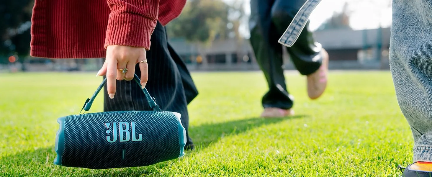 سماعة محمولة JBL Charge 6 بلوتوث مقاومة للماء والسقوط مع AI Sound Boost وتشغيل 28 ساعة وباور بانك وحزام حمل - أسود - Thumbnail 13