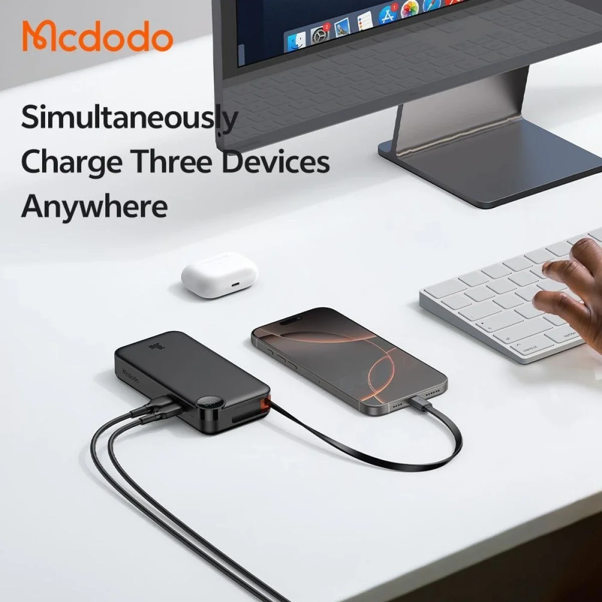 باور بانك Mcdodo MC-3870 بسعة 10000mAh وقدرة 30W مع كابل قابل للسحب وشاشة رقمية - أسود - Thumbnail 5