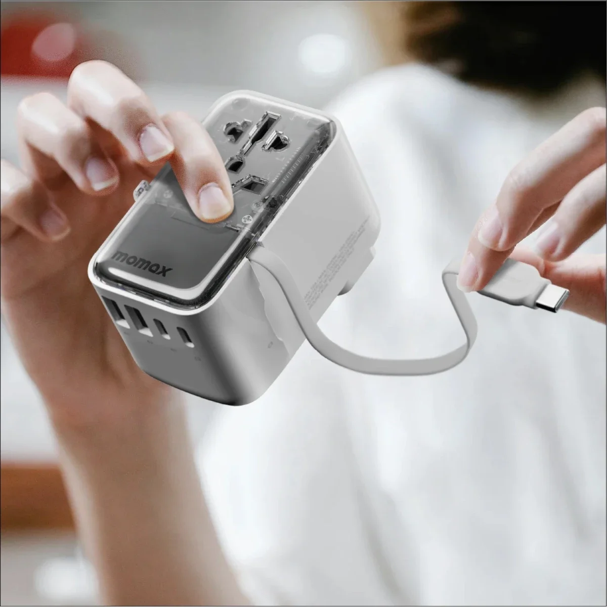 شاحن سفر عالمي MOMAX World+ Flow بقدرة 35 واط و4 منافذ مع كابل USB-C قابل للسحب - أبيض - Thumbnail 4