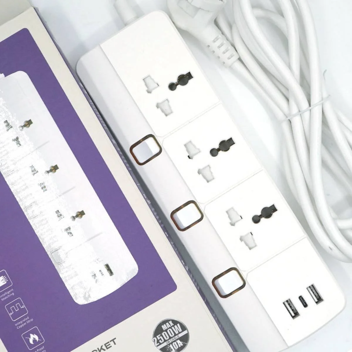 مشترك كهرباء Yamatik PLUS-103U بكابل 2.5 متر و3 مقابس AC، 220–250 فولت 10 أمبير