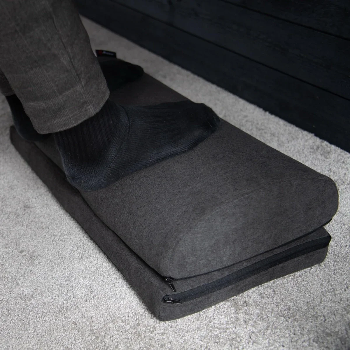 Arozzi Adjustable Memory Foam Under-Desk Footrest - Dark Grey - Image 4
