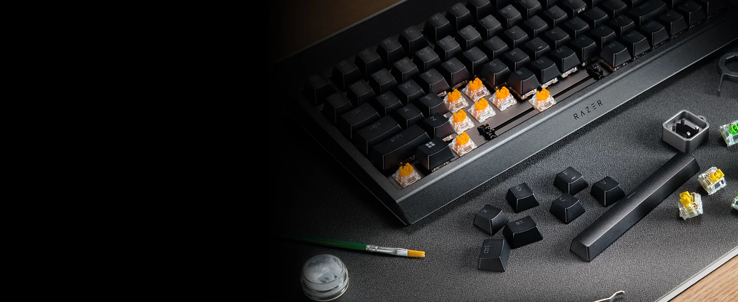 Razer BlackWidow V4 75% Hot-Swappable Mechanical Gaming Keyboard with Orange Tactile Switches - White - Thumbnail 19
