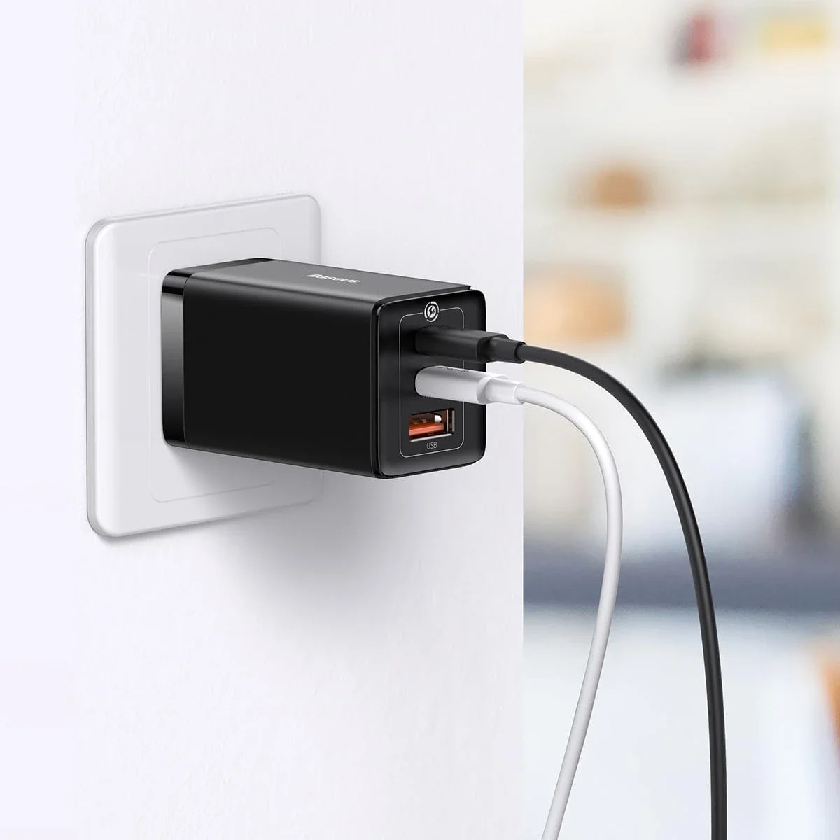 شاحن جداري Baseus GaN5 Pro سريع 65 واط مع 3 منافذ وكابل USB-C بطول 1 متر - أسود - Image 3