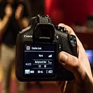 كاميرا Canon EOS 2000D DSLR بدقة 24.2 MP مع عدسة EF-S 18-55 مم IS II - أسود - Image 11