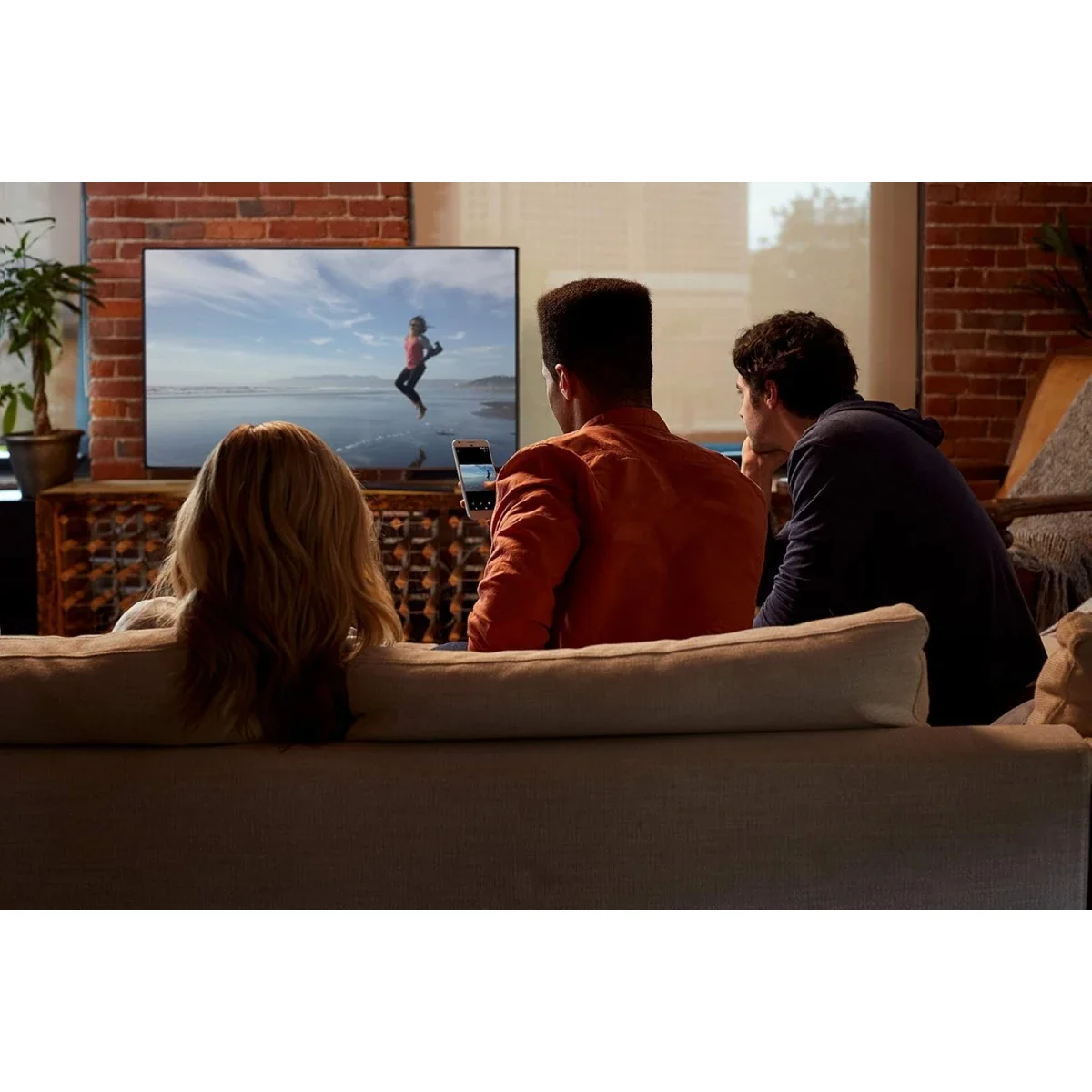 Google Chromecast Ultra 4K Smart TV Streaming Stick Black - Thumbnail 7