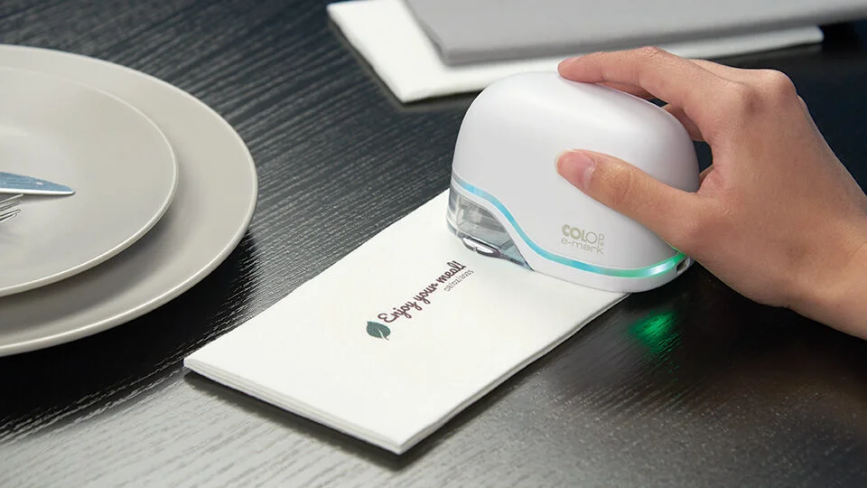 طابعة Colop E-Mark Plus محمولة ملونة بتقنية نفث الحبر مع Wi-Fi وUSB، أسود - Thumbnail 9