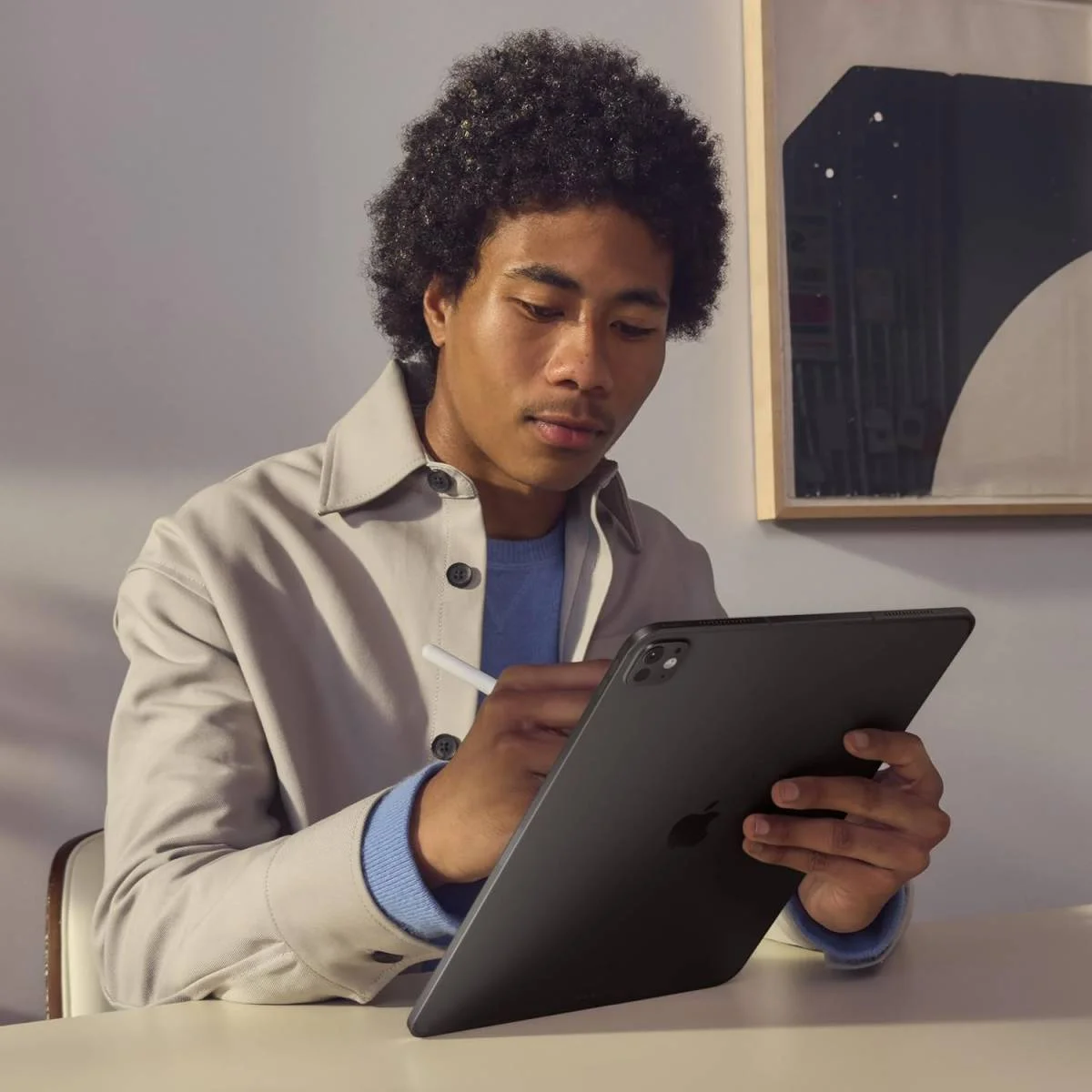 تابلت Apple iPad Pro 13 إنش بمعالج M4، CPU من 9 أنوية وGPU من 10 أنوية، رام 8GB وتخزين 512GB، Wi-Fi، شاشة Ultra Retina XDR Tandem OLED، كفالة سنة – أسود فضائي / فضي - Image 4
