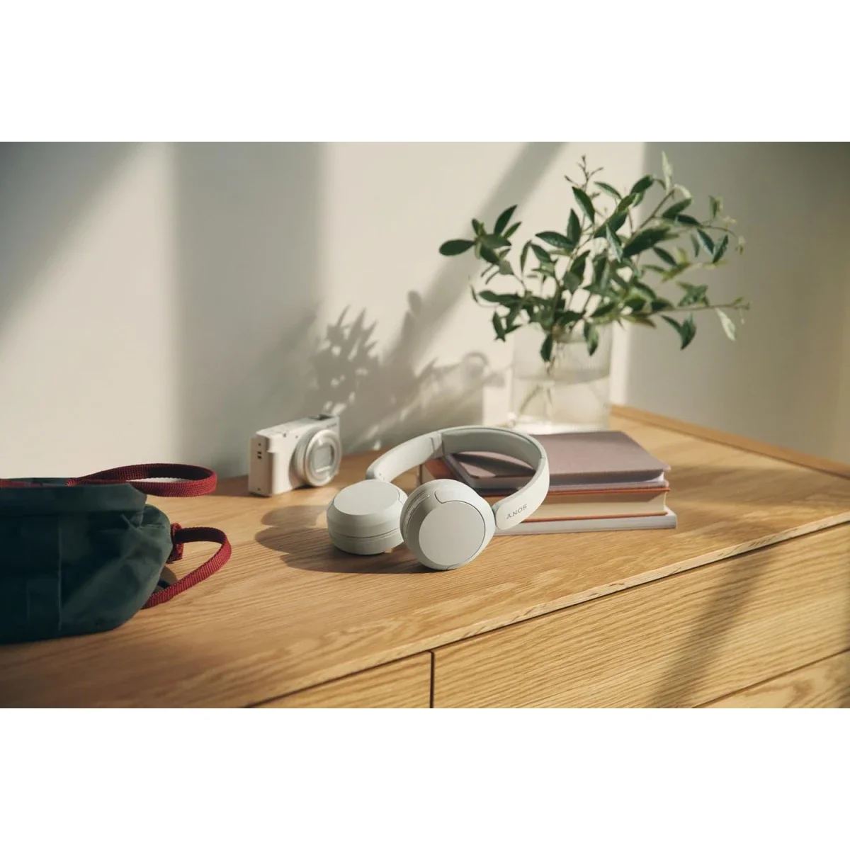 Sony WH-CH520 Wireless Bluetooth 5.2 Headphones, Up to 40 Hours, White - Thumbnail 7