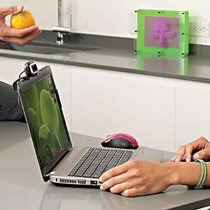 كاميرا ويب Microsoft LifeCam HD-3000 بدقة HD 720p مع ميكروفون لتقليل الضوضاء - Thumbnail 4