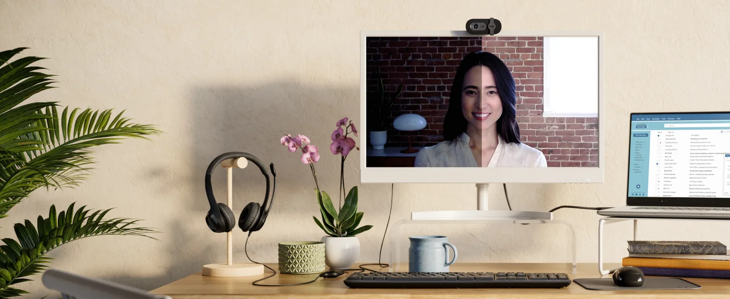 كاميرا ويب Logitech Brio 100 بدقة Full HD 1080p مع ميكروفون وغطاء خصوصية USB-A - أبيض - Thumbnail 12