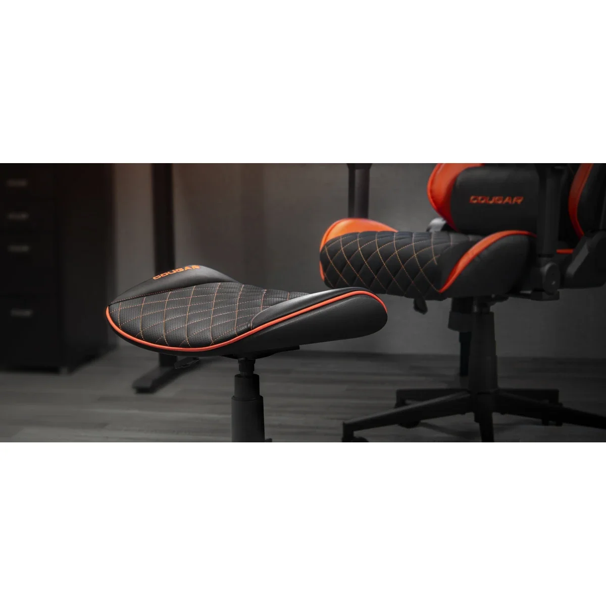 Cougar CROSSER Multi-Use Gaming Stool with Adjustable Height, Black Gold - Image 4