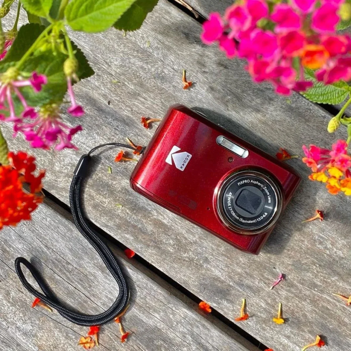 كاميرا رقمية Kodak PIXPRO FZ45 بدقة 16MP وزوم بصري 4x - أحمر - Thumbnail 3