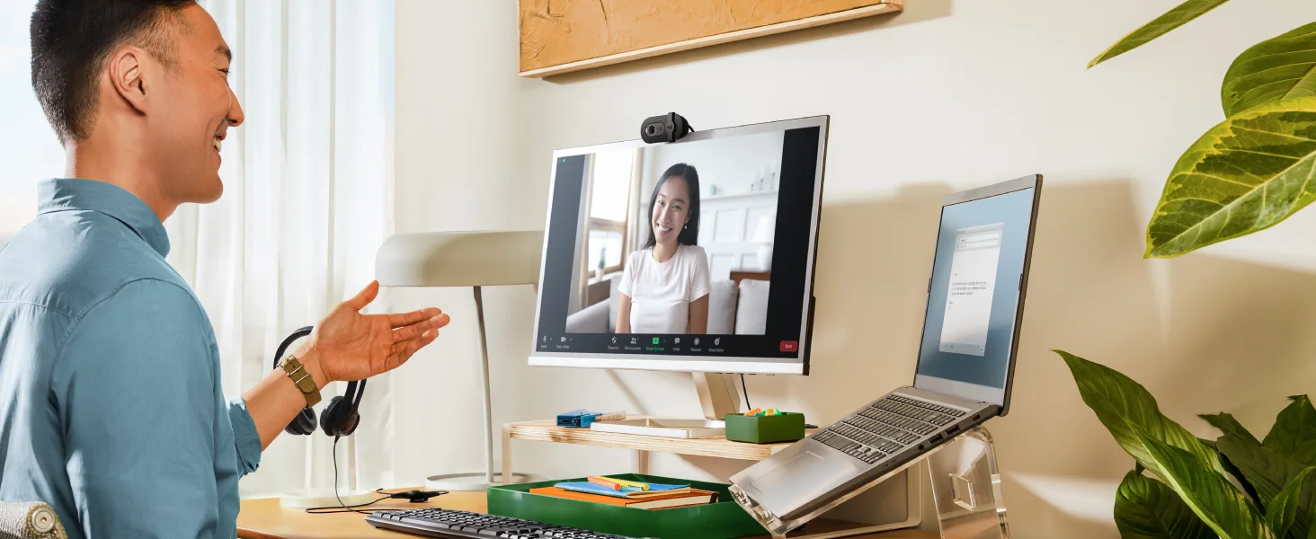 كاميرا ويب Logitech Brio 100 بدقة Full HD 1080p مع ميكروفون وغطاء خصوصية USB-A - أبيض - Thumbnail 11
