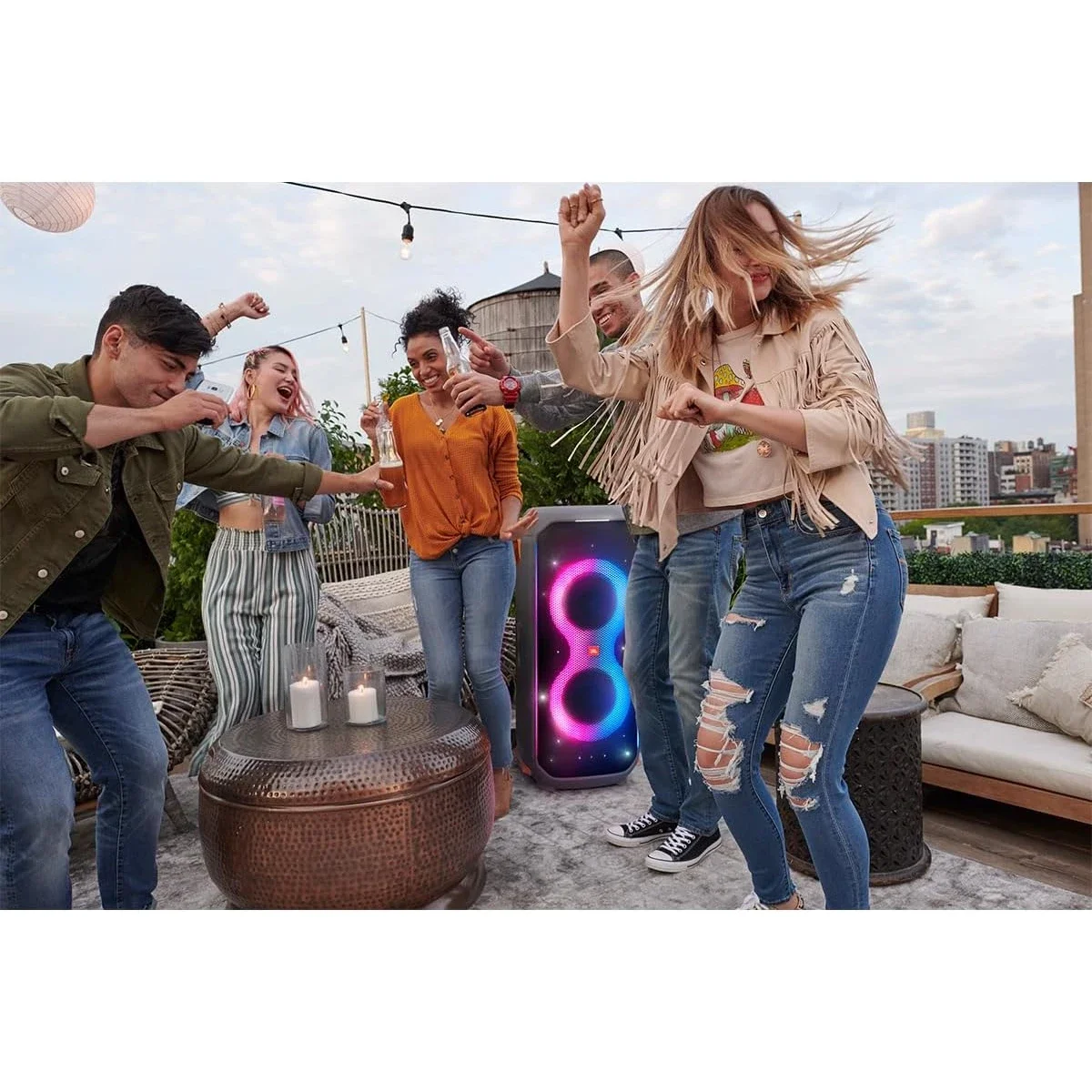 مكبر حفلات JBL PartyBox 710 بقدرة 800 واط RMS وإضاءة مدمجة ومقاومة رذاذ الماء IPX4 - أسود - Image 3