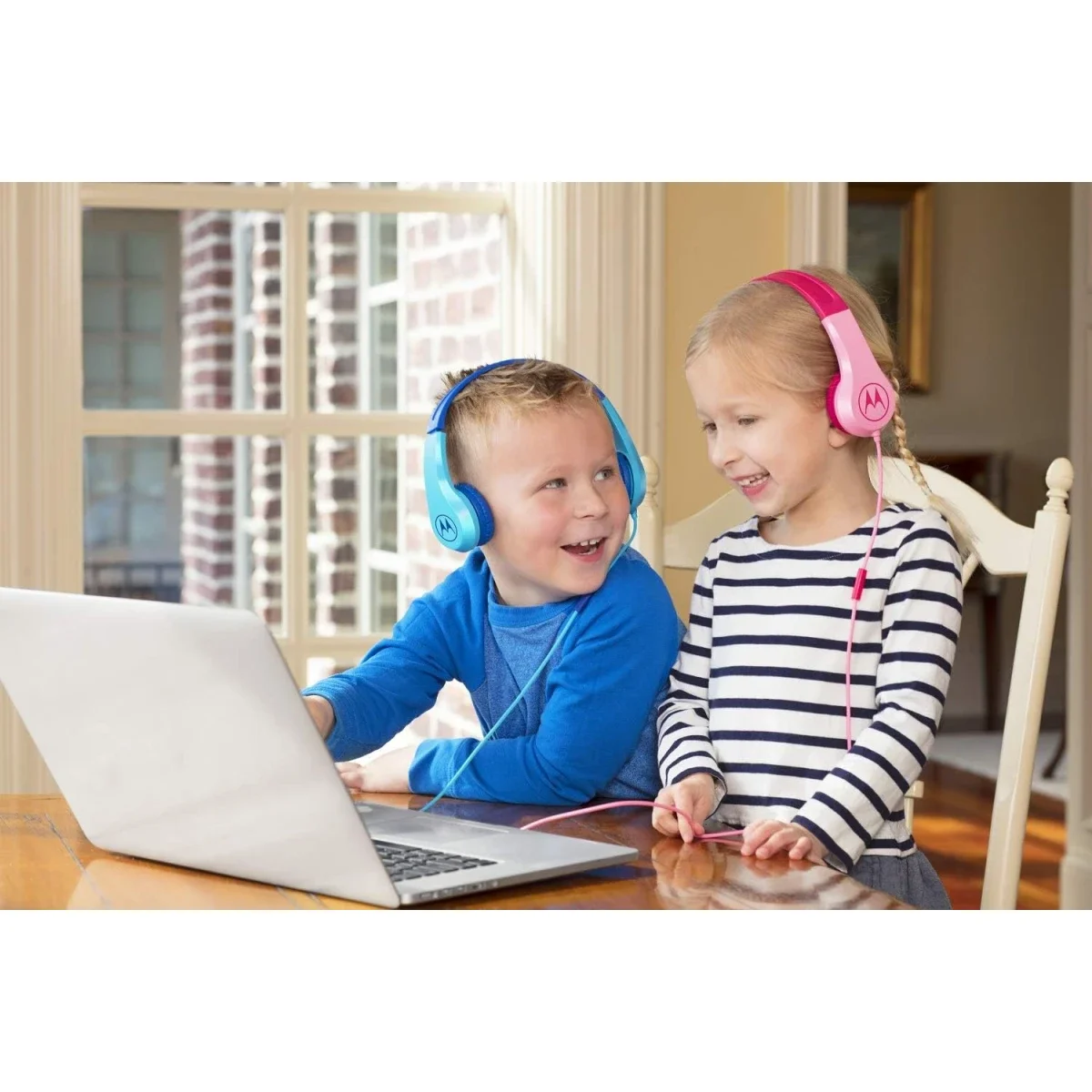 Motorola Squads 200 Kids Wired Headphones with 85dB Safe Volume Limit, 3.5mm AUX and In-Line Mic - Pink - Thumbnail 5