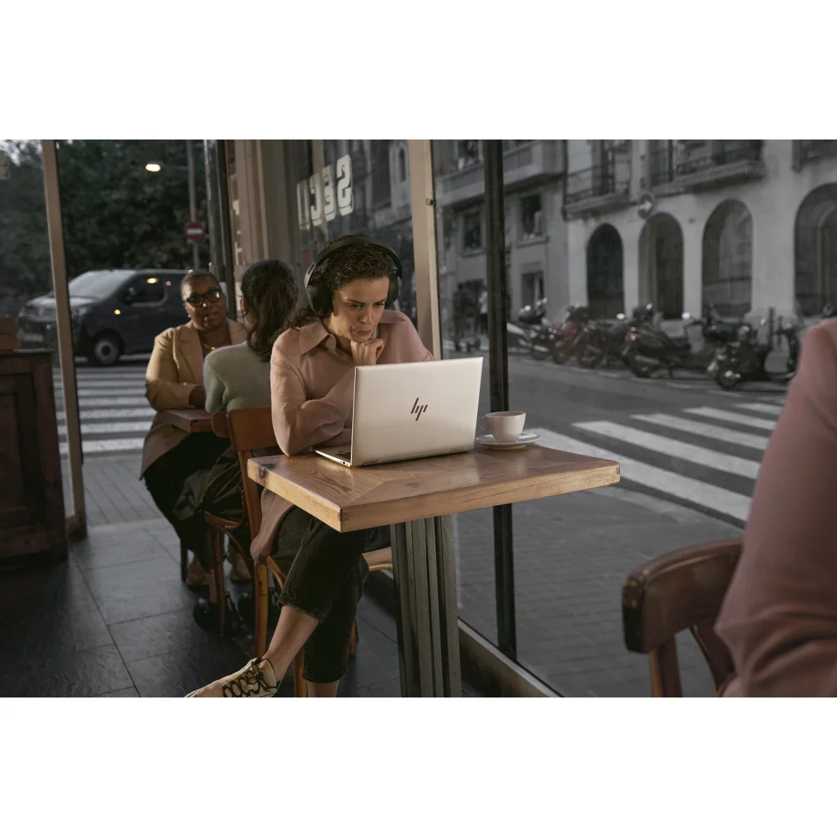 HP EliteBook 8 G1i 16-Inch Laptop, Intel Core Ultra 7 256V, 16GB RAM, 512GB SSD, Silver - Thumbnail 9