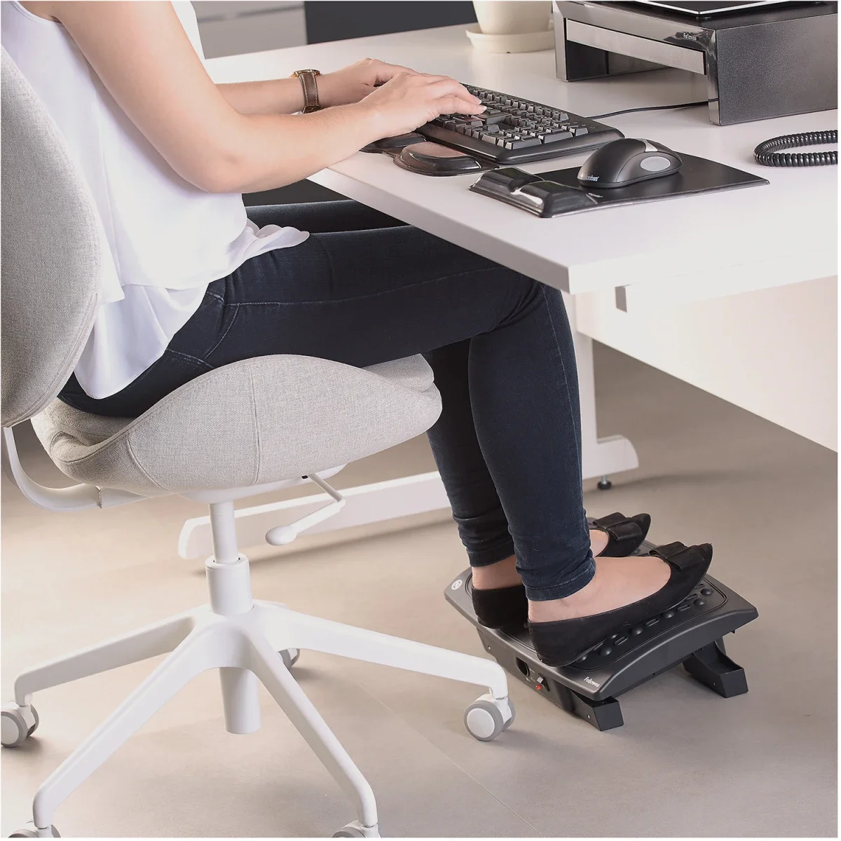 مسند قدم Fellowes Professional Series Climate Control بثلاثة إعدادات حرارة وإيقاف تلقائي، 41.5 × 27 سم - Image 7