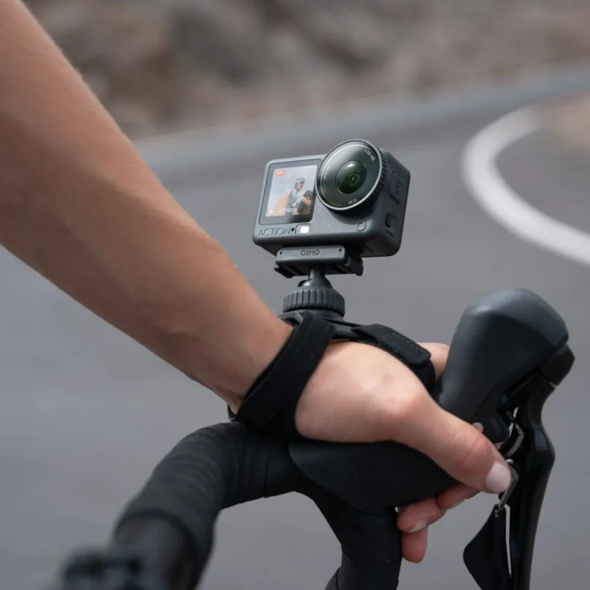 كاميرا أكشن DJI Osmo Action 6 Adventure Combo بمستشعر مربع 1/1.1 إنش، فتحة عدسة متغيرة، 4K بمعدل إطارات مرتفع، شاشتي لمس، أسود - Thumbnail 8