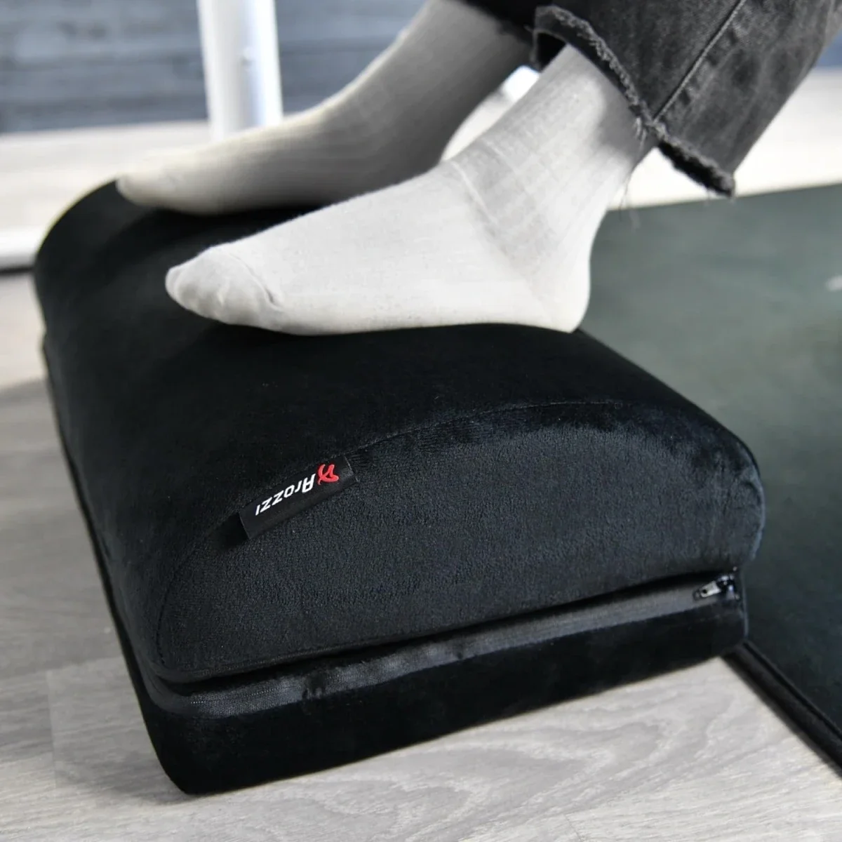 Arozzi Under-Desk Memory Foam Footrest, Black - Image 5