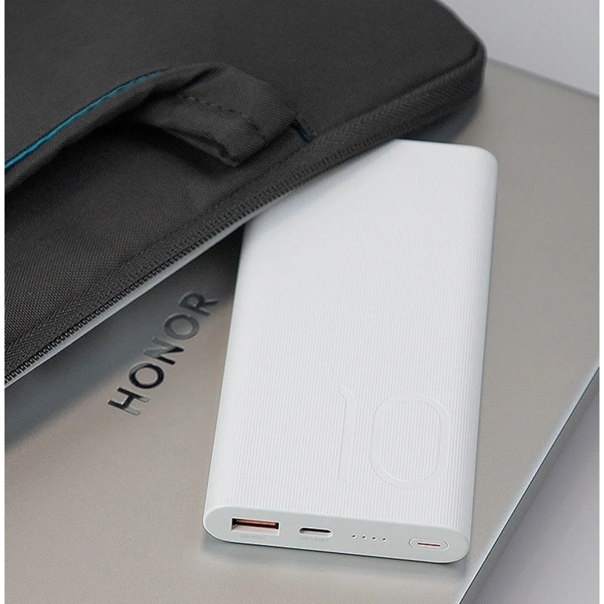 بطارية محمولة HONOR CHOICE بسعة 10000mAh وشحن SuperCharge بقدرة 22.5W مع USB-C - Thumbnail 2