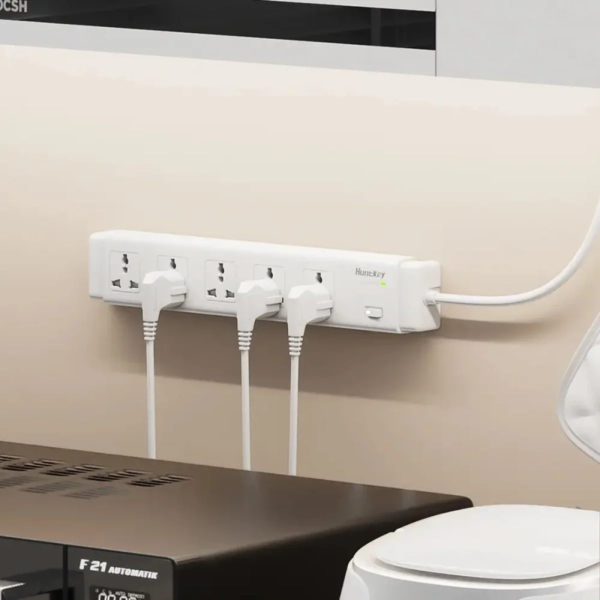 Huntkey SZC514 Universal Power Strip, 5 AC Outlets, 2500W, 5m Cable - Image 4