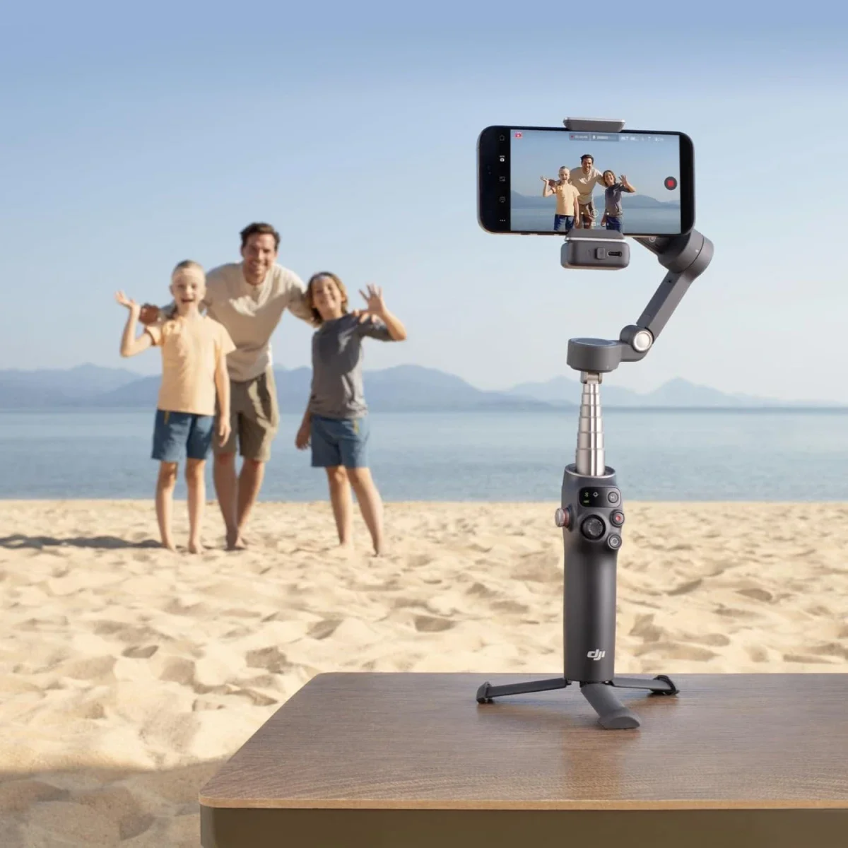 DJI Osmo Mobile 7P 3-Axis Phone Gimbal Stabilizer with Tracking, Light & Tripod - Gray - Thumbnail 5