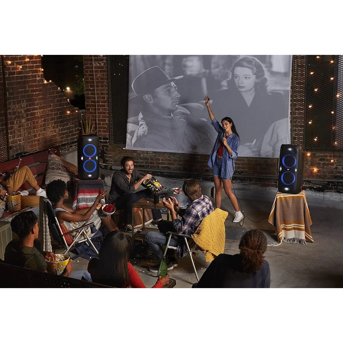 سماعة حفلات محمولة JBL PartyBox 310 بقدرة 240 واط وإضاءة، تشغيل حتى 18 ساعة ومقاومة رذاذ IPX4 - أسود - Thumbnail 8