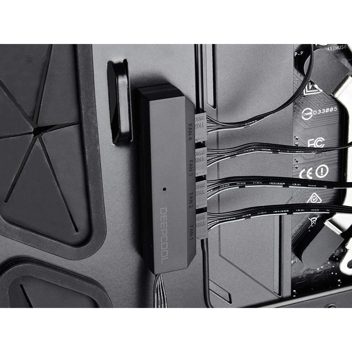 DeepCool FH-04 4-Port PWM Fan Hub for 3-Pin/4-Pin Fans - Image 5