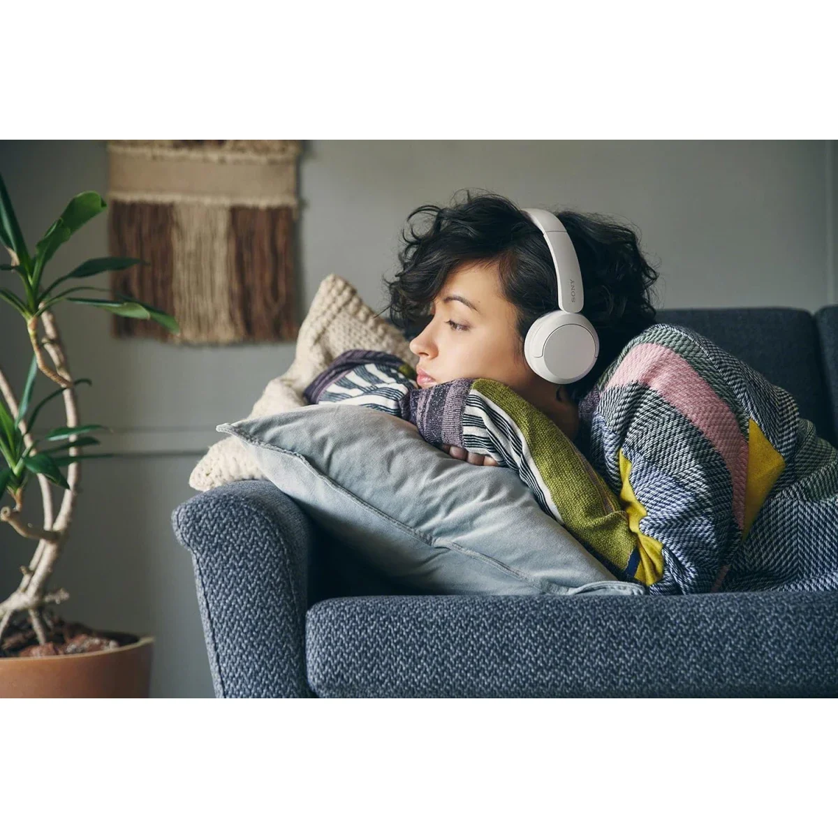 Sony WH-CH520 Wireless Bluetooth 5.2 Headphones, Up to 40 Hours, White - Thumbnail 6
