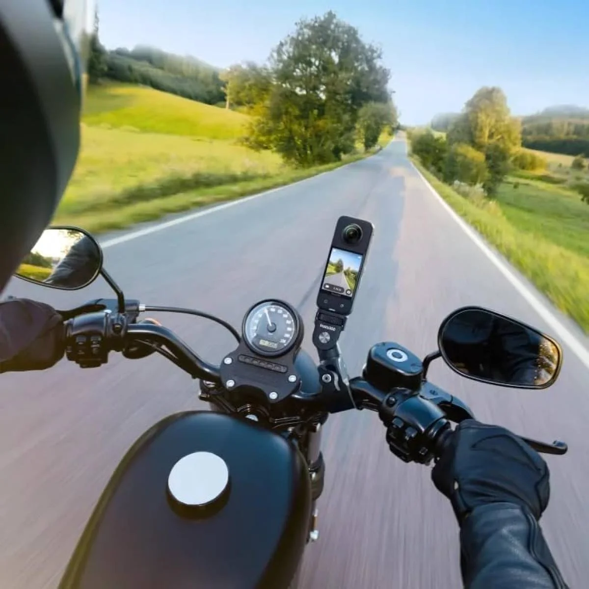 طقم تثبيت كاميرا للدراجات النارية Insta360 Motorcycle Bundle (New Version) بمشبك مقود قوي وحوامل خوذة مرنة لكاميرات X6/X5/X4/X3/Ace Pro 2 وGoPro Hero 12/11/10 وDJI Osmo Action – أسود - Thumbnail 3