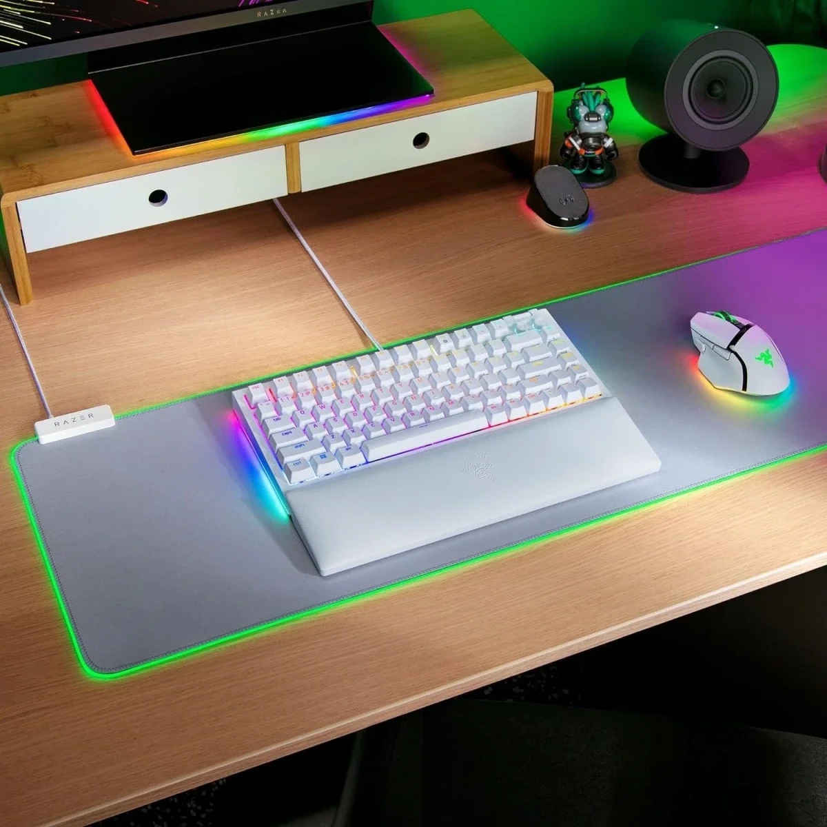 Razer BlackWidow V4 75% Hot-Swappable Mechanical Gaming Keyboard with Orange Tactile Switches - White - Thumbnail 8