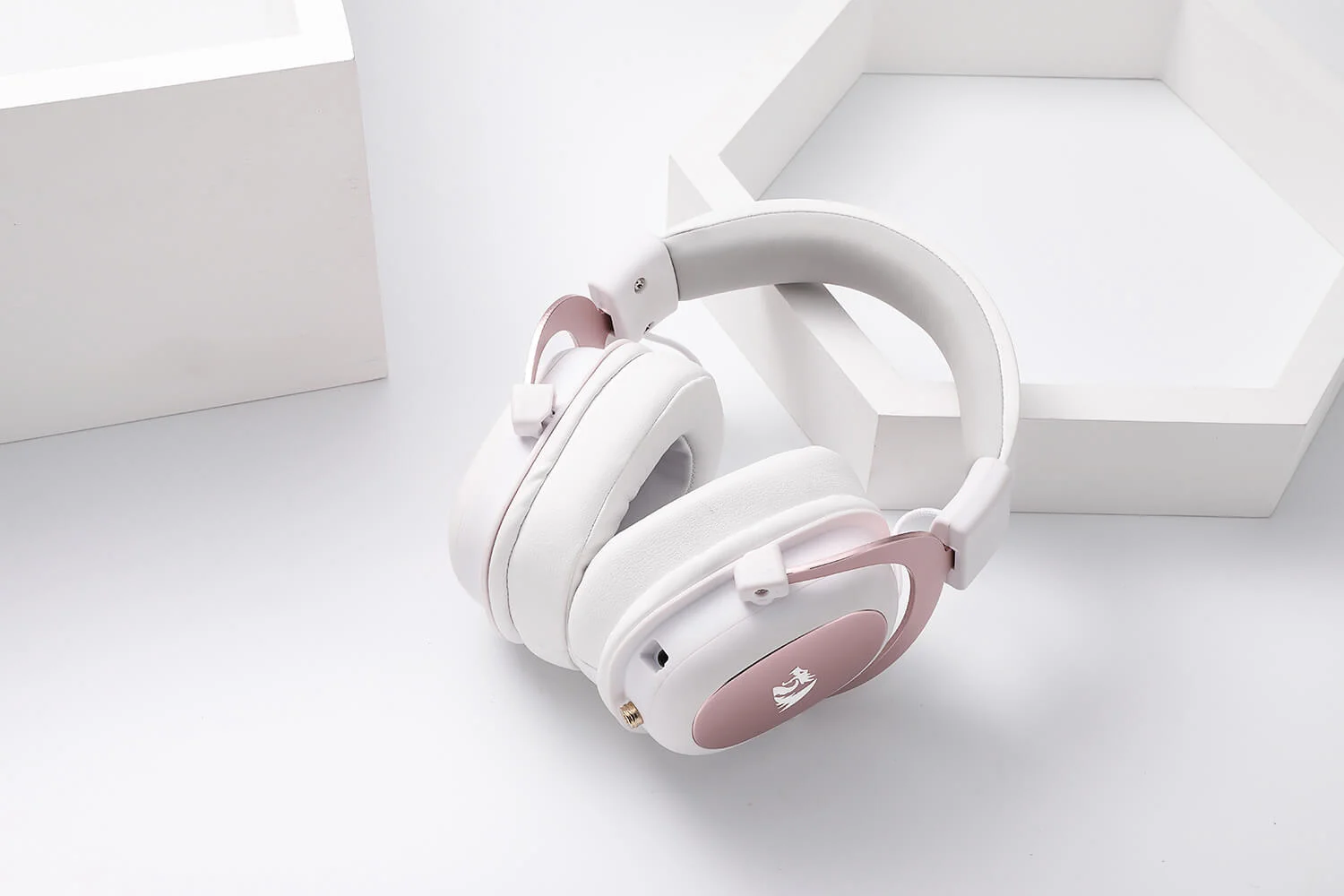 Redragon H510 Zeus 2 Wired 7.1 Surround Gaming Headset with 53mm Drivers - White - Image 8