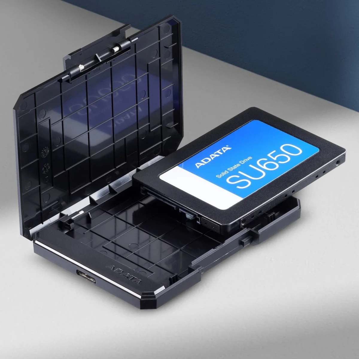 حافظة ADATA EC600 لأقراص HDD وSSD SATA مقاس 2.5 إنش USB 3.2 Gen 2 بسرعة 10Gbps سوداء - Image 3