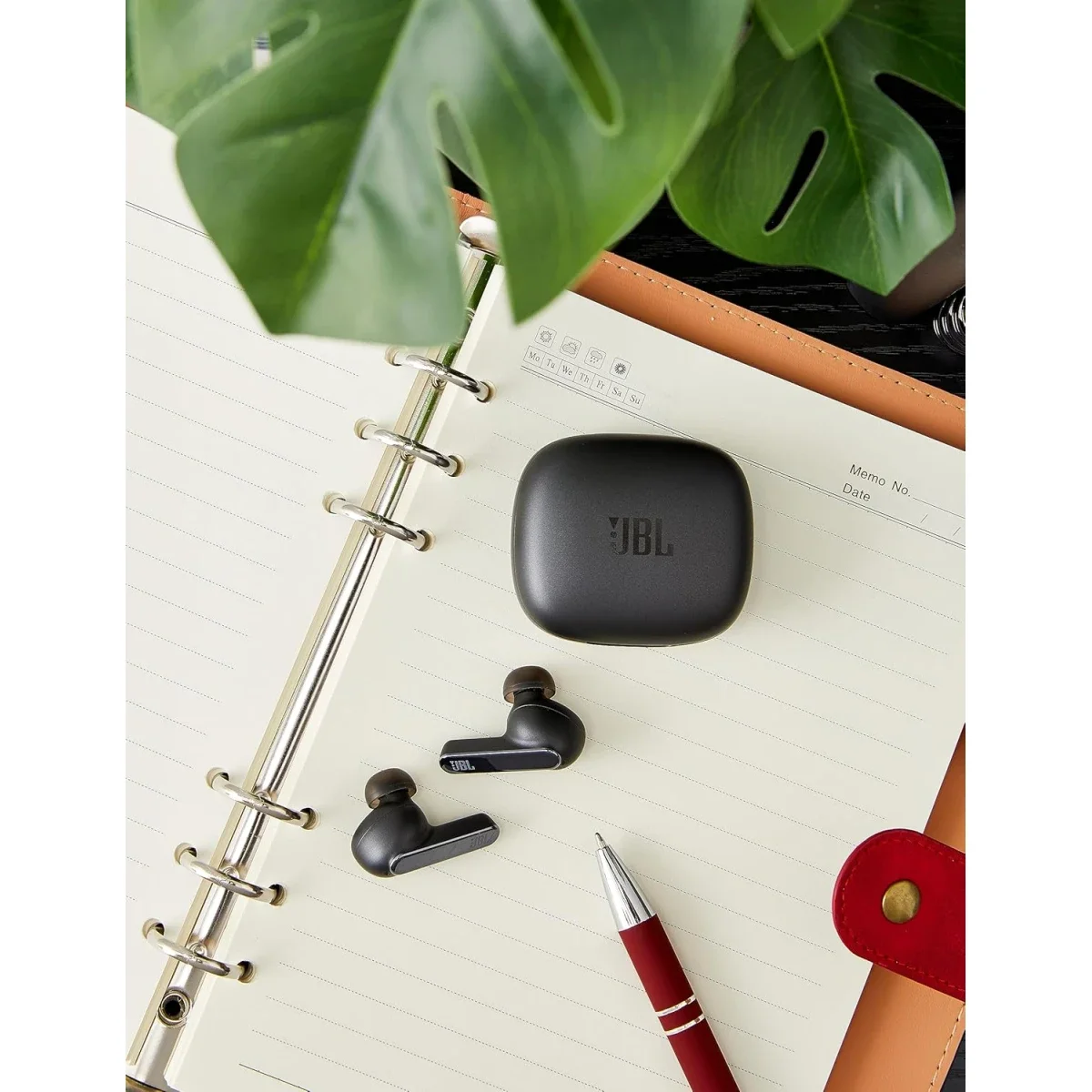 سماعات أذن JBL Live Pro 2 TWS لاسلكية بالكامل مع عزل ضوضاء تكيفي وبطارية 10 ساعات وIPX5، أسود - Thumbnail 5