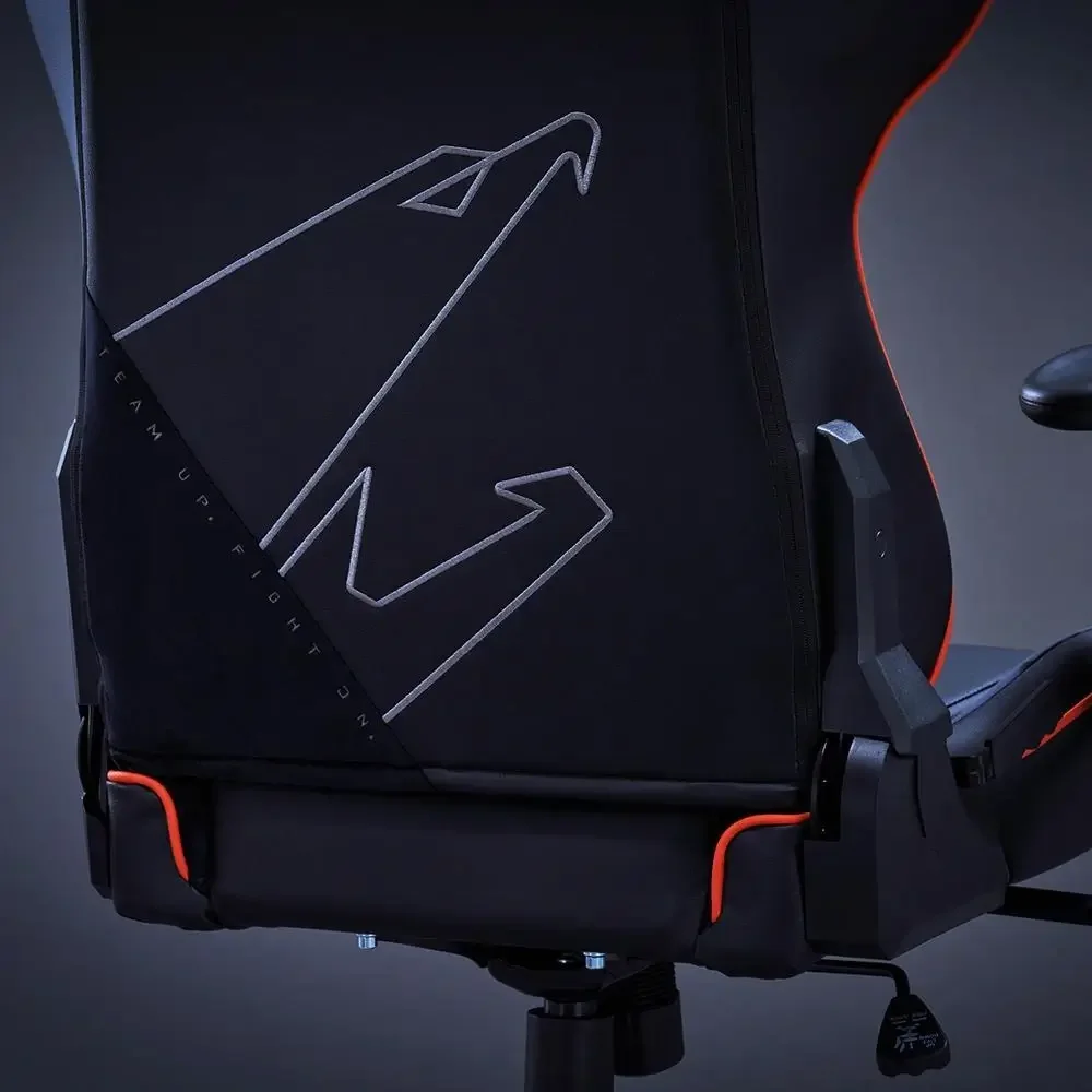 كرسي ألعاب بخامات جلد فاخرة ومخمل GIGABYTE AORUS - Image 4