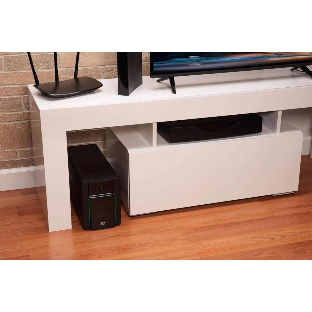 يو بي إس APC BVX1600LI Easy 1600VA/900W مع AVR - Image 6