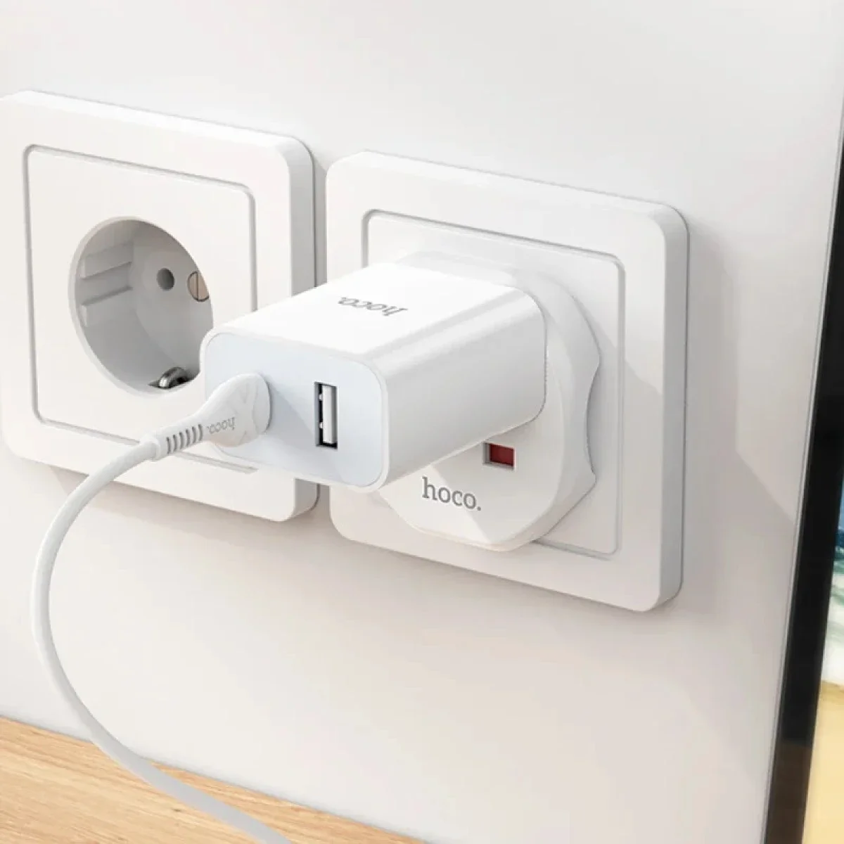 HOCO AC6 Universal Travel Plug Adapter White - Image 3