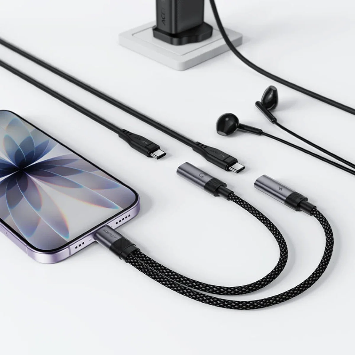 محول تقسيم ACEFAST J14 من USB-C إلى 2x USB-C بقدرة 60W وشحن سريع وصوت Hi-Fi أسود - Image 4