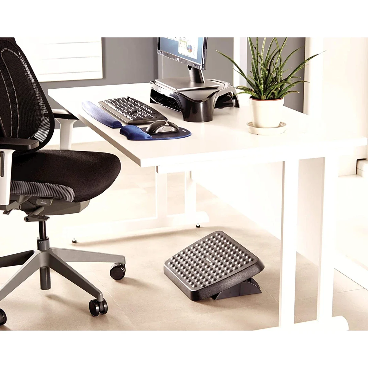 مسند قدم Fellowes 48121 قياسي مع تعديل ارتفاع بوضعيتين - جرافيت - Image 2
