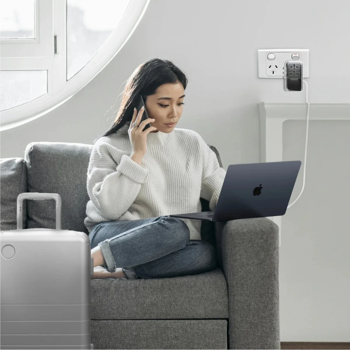 شاحن سفر عالمي MOMAX World+ Flow بقدرة 35 واط و4 منافذ مع كابل USB-C قابل للسحب - أبيض - Thumbnail 6