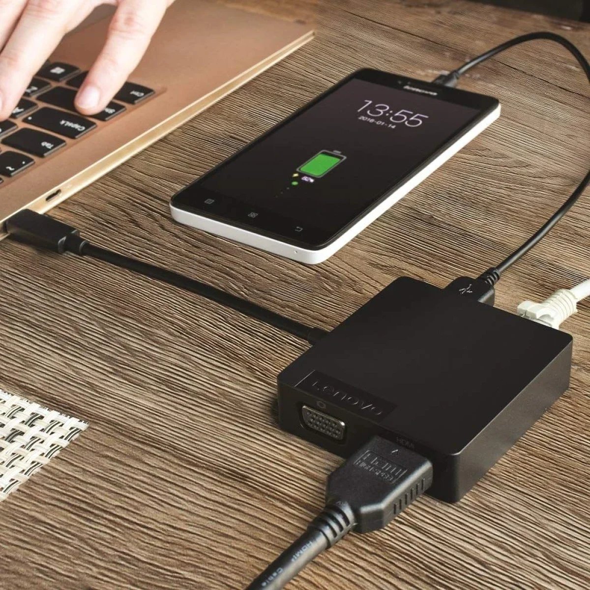 موزع سفر USB-C 4 في 1 من Lenovo مع HDMI وVGA وUSB 3.0 وRJ45 جيجابت إيثرنت - أسود - Image 3