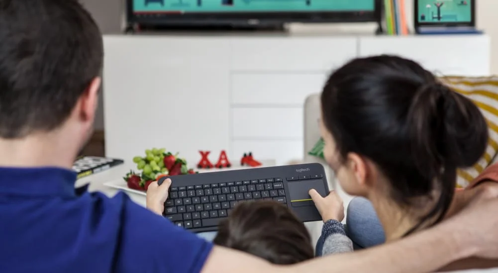 كيبورد تلفزيون لاسلكي Logitech K400 Plus مع لوحة لمس مدمجة - أسود - Thumbnail 6