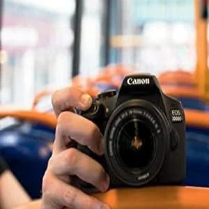 كاميرا Canon EOS 2000D DSLR بدقة 24.2 MP مع عدسة EF-S 18-55 مم IS II - أسود - Image 13