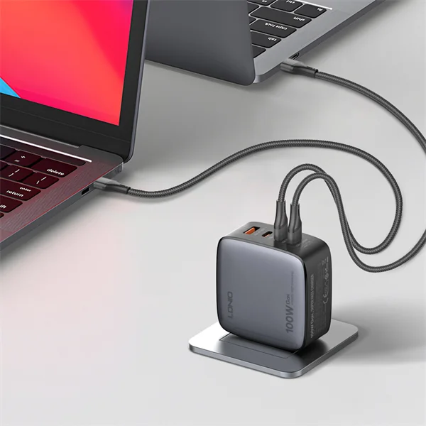 LDNIO Q408 100W GaN Wall Charger, 3 USB-C + 1 USB-A, Lightning Cable, Black - Thumbnail 2